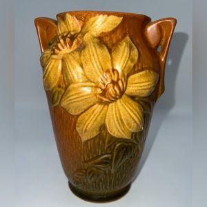 Roseville Pottery Clematis Autumn Brown
Double Handle Vase